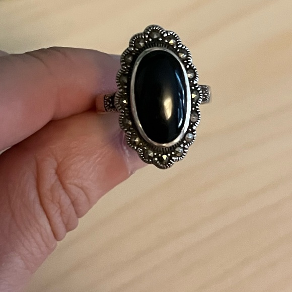 Elegant Antique Black Onyx & Sterling Silver Ring – Size 5 - Picture 3 of 4